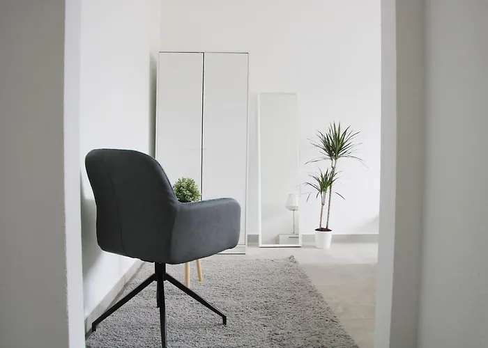 New & Modern Apartment With Beautiful Lake View!