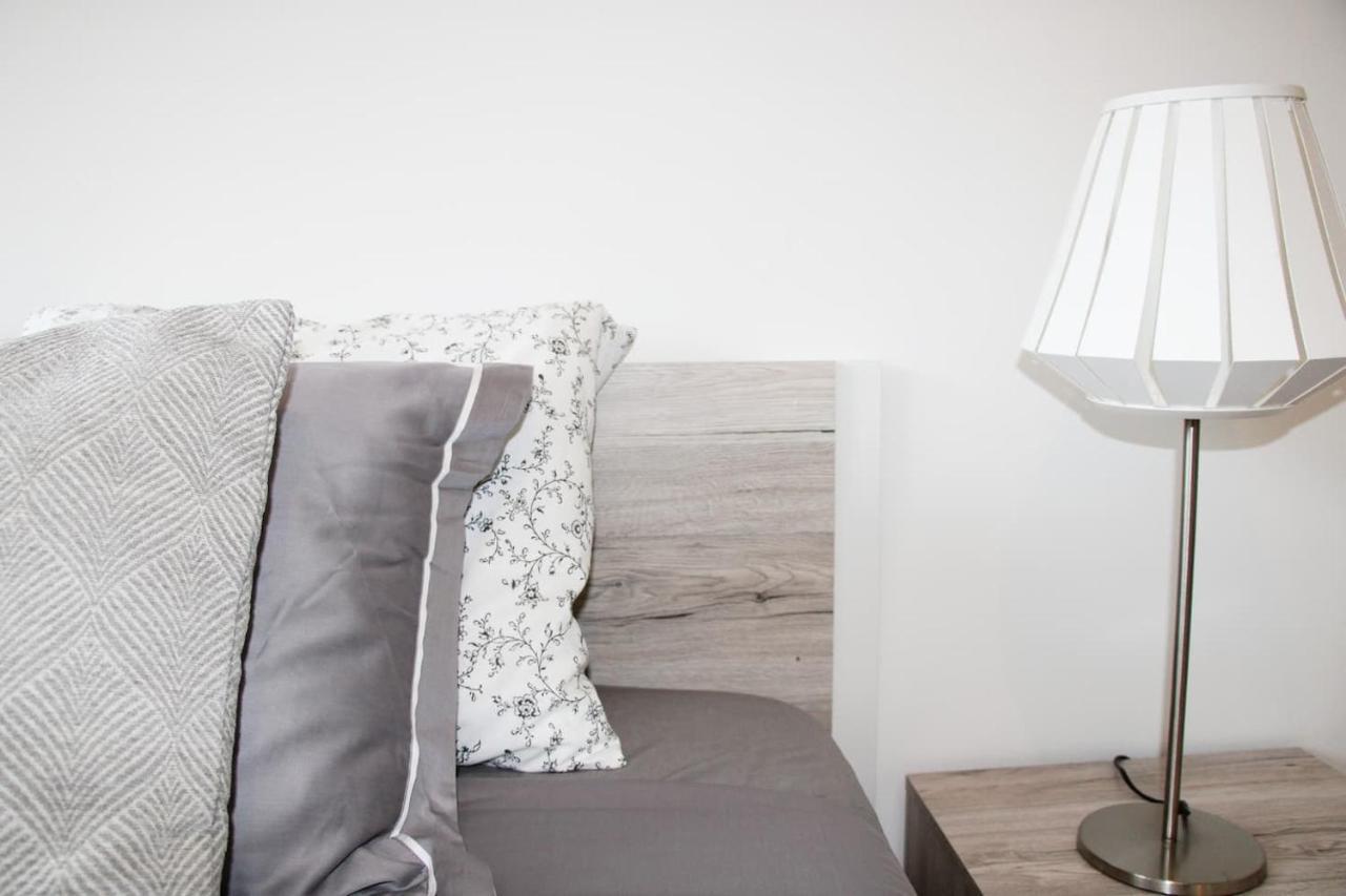 New & Modern With Beautiful View! Appartamento *